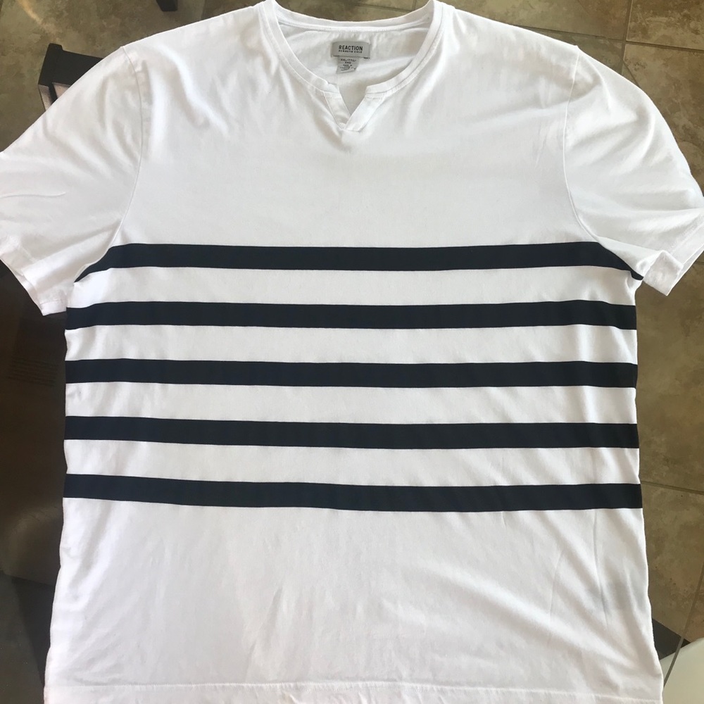 Kenneth Cole Reaction T shirt